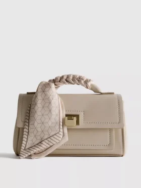 Bolso cruzado con detalle de bufanda