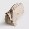 Bolso cruzado con detalle de bufanda