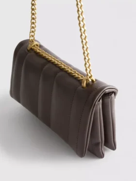 Bolso cruzado con solapa