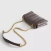 Bolso cruzado con solapa