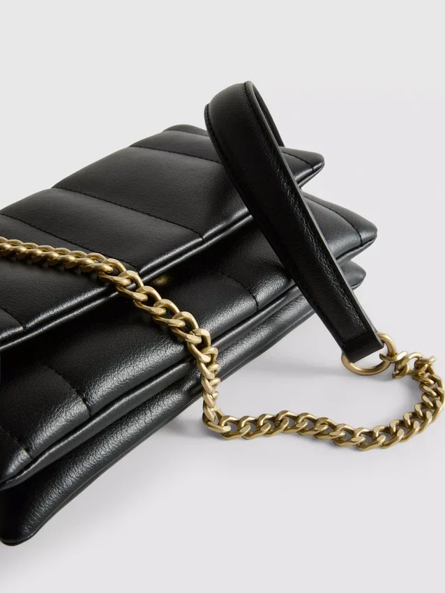 Bolso cruzado con solapa