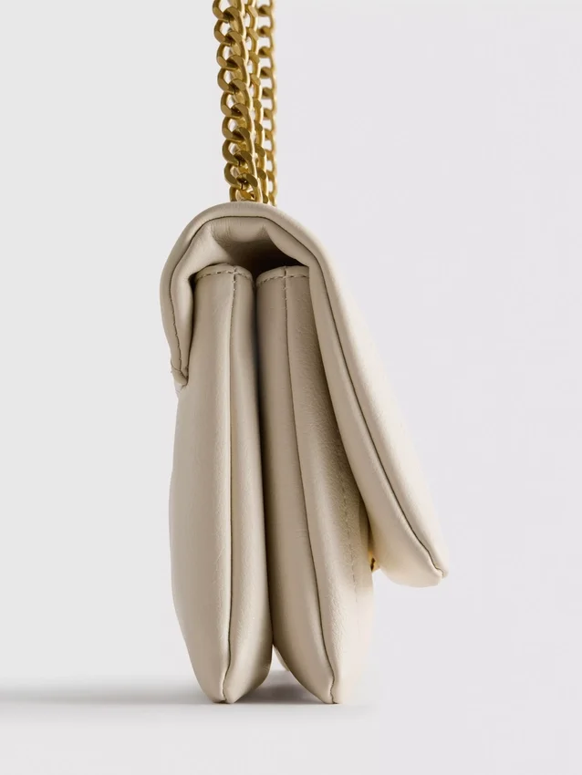 Bolso cruzado con solapa