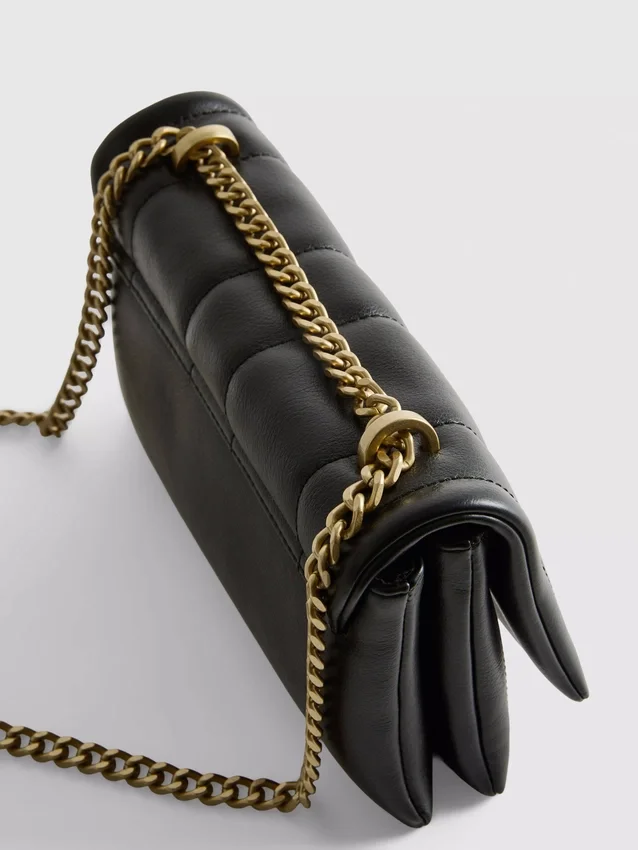 Bolso cruzado con solapa