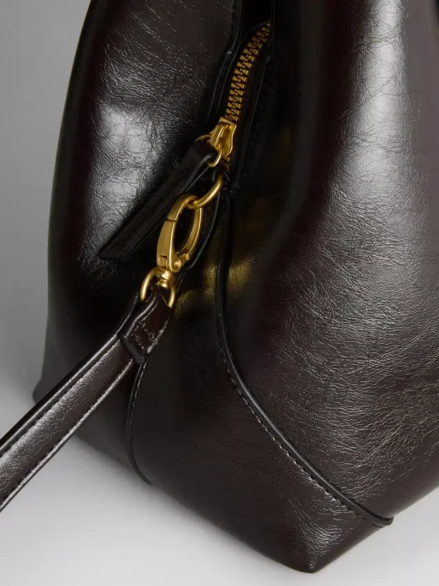 Bolso de hombro con asas superiores
