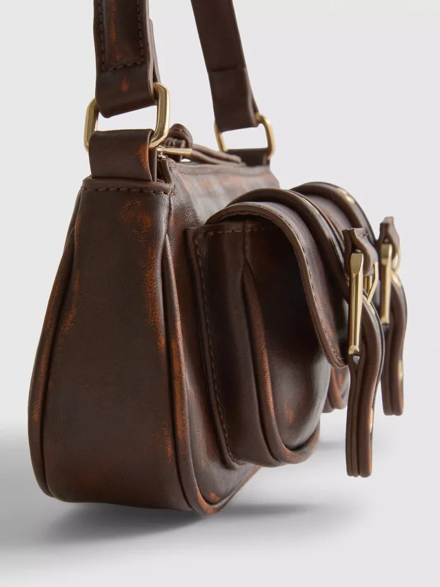 Bolso de hombro con bolsillo con hebilla
