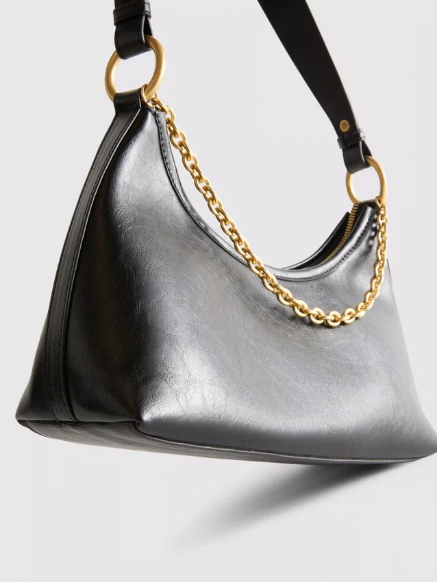 Bolso de hombro con cadena
