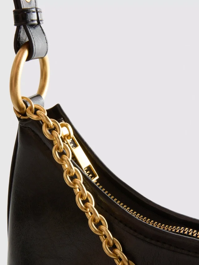 Bolso de hombro con cadena
