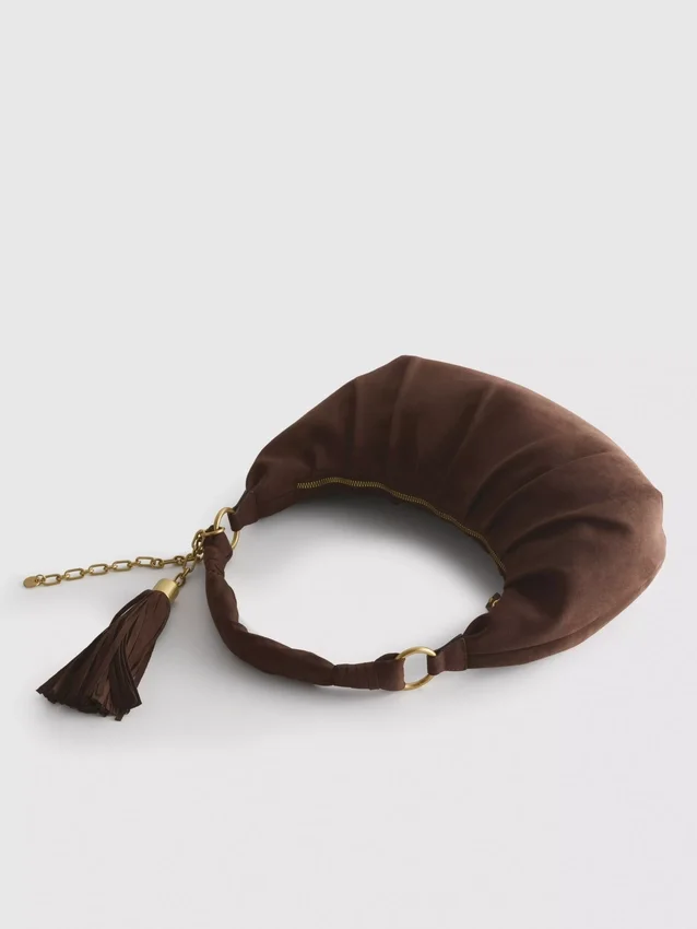 Bolso de hombro con corte redondeado de Paula Echevarría