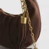 Bolso de hombro con corte redondeado de Paula Echevarría