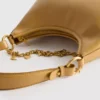 Bolso de hombro con detalles de dijes