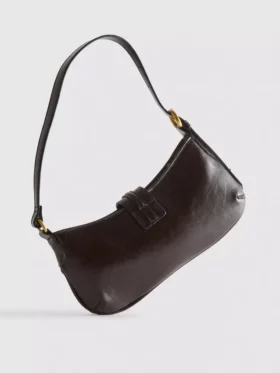Bolso de hombro con detalles metálicos