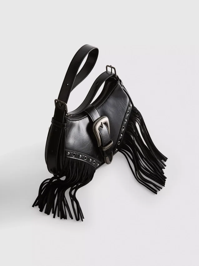 Bolso de hombro con hebilla y flecos
