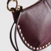 Bolso de hombro con tachuelas de imitación de cuero de Paula Echevarría