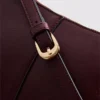 Bolso de hombro con tachuelas de imitación de cuero de Paula Echevarría