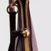 Bolso de hombro con tachuelas de imitación de cuero de Paula Echevarría