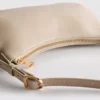 Bolso de hombro curvo de imitación de cuero