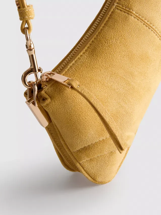 Bolso de hombro de gamuza sintética