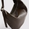 Bolso de hombro holgado con detalle de anillos