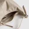 Bolso de hombro holgado con detalle de anillos