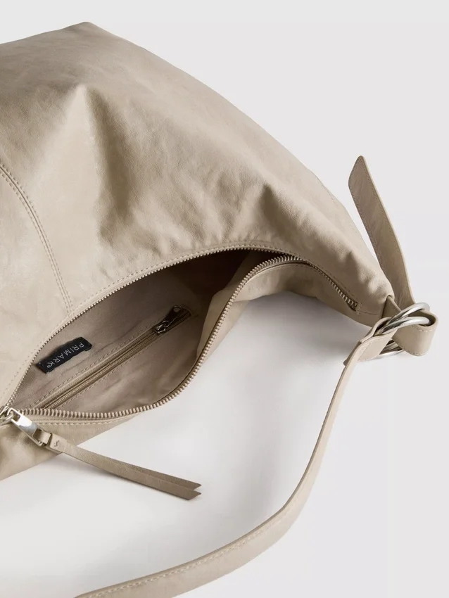Bolso de hombro holgado con detalle de anillos