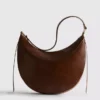 Bolso de hombro tipo luna de gamuza sintética