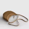 Bolso de hombro tipo luna de gamuza sintética