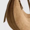 Bolso de hombro tipo luna de gamuza sintética