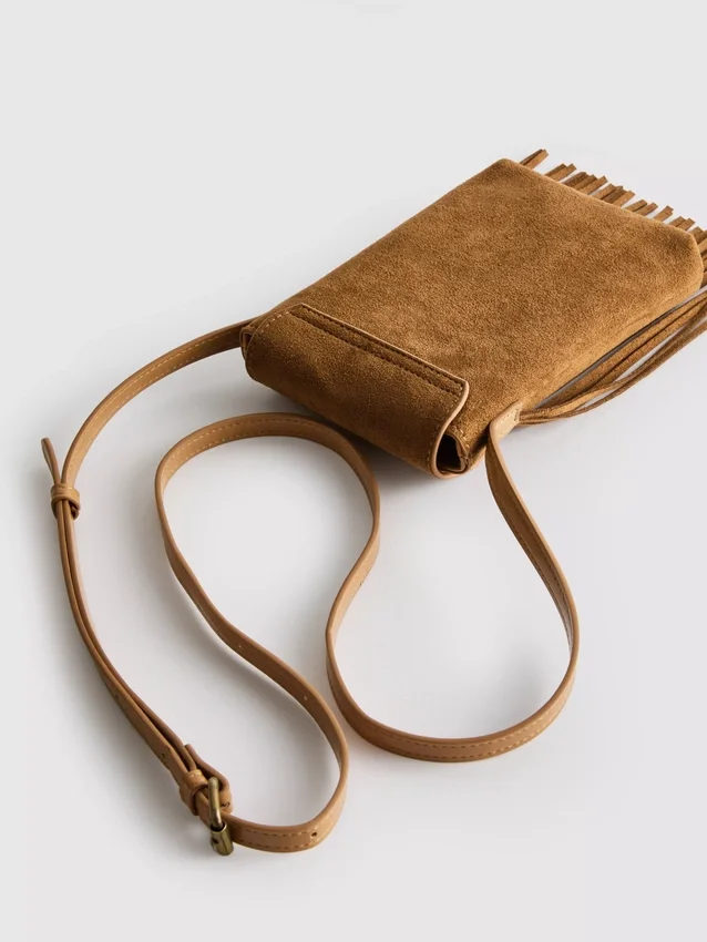 Bolso porta celular con flecos