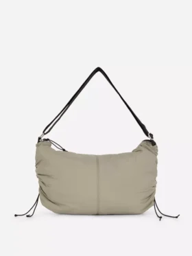 Bolso tipo bandolera con detalle de cordón