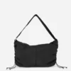 Bolso tipo bandolera con detalle de cordón