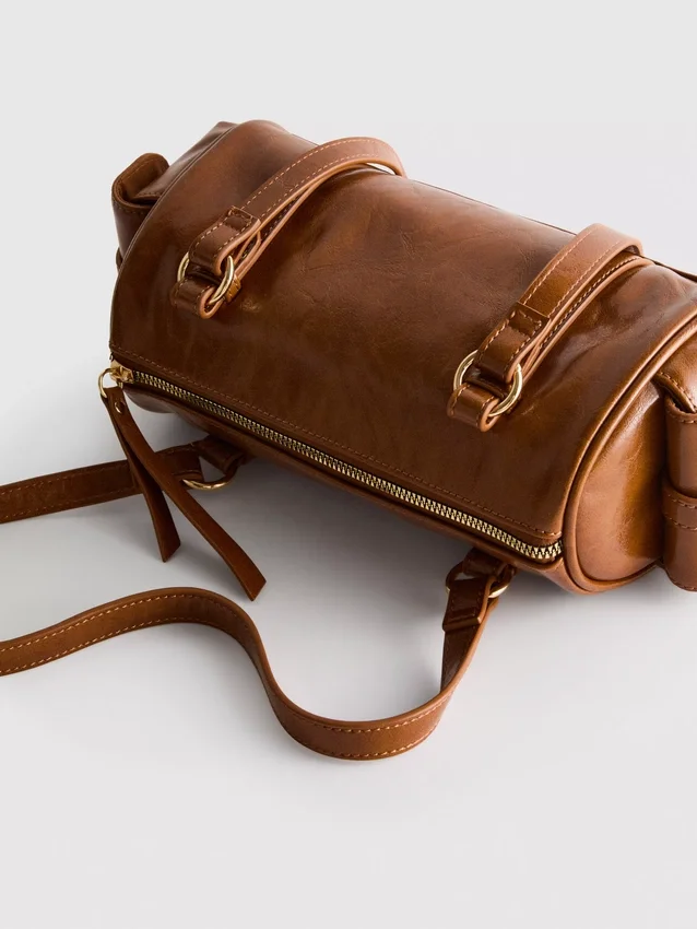 Bolso tipo bombín de imitación de cuero con efecto desgastado