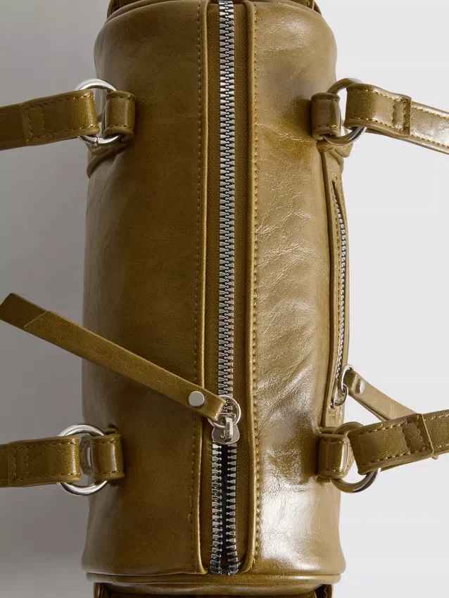 Bolso tipo bombín de imitación de cuero con efecto desgastado