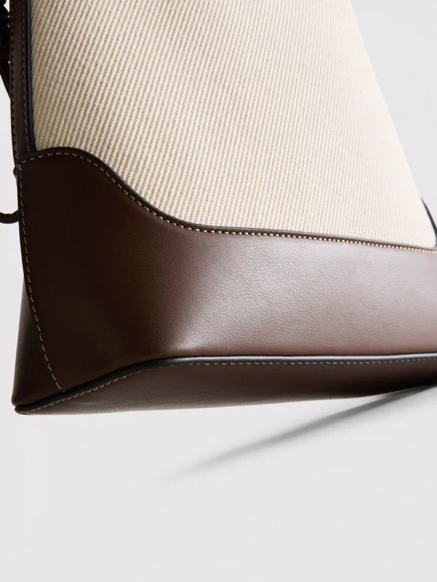Bolso tipo cubo de imitación de cuero
