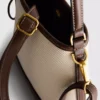 Bolso tipo cubo de imitación de cuero