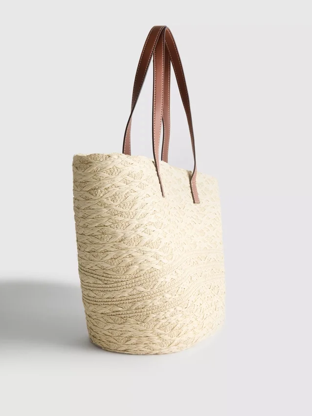 Bolso tipo cubo de paja