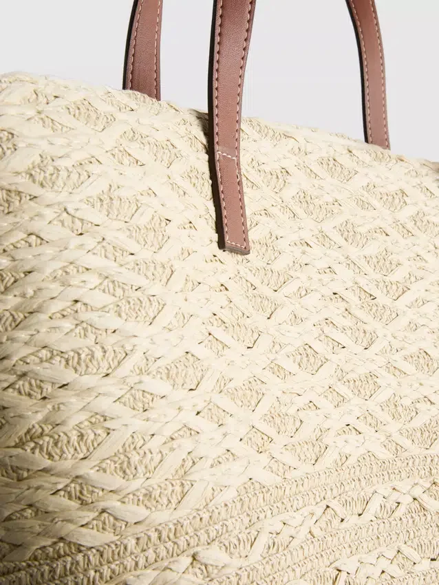 Bolso tipo cubo de paja