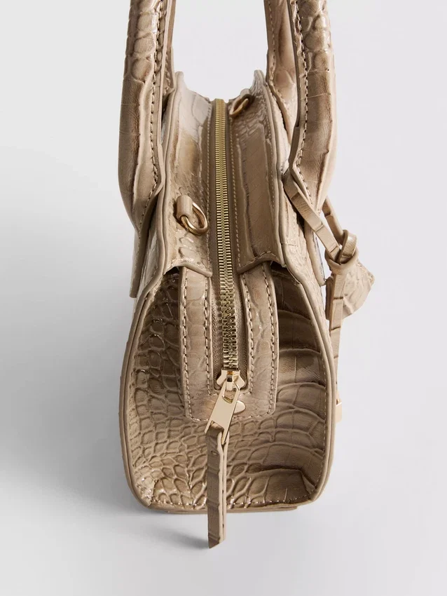 Bolso tipo tote con efecto cocodrilo