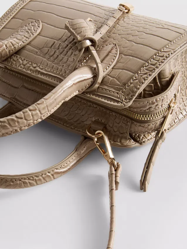 Bolso tipo tote con efecto cocodrilo