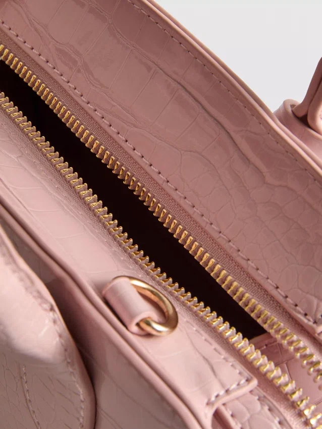 Bolso tipo tote con efecto cocodrilo