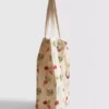 Bolso tipo tote con estampado vegetal