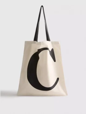 Bolso tipo tote con iniciales