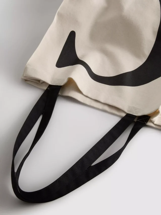 Bolso tipo tote con iniciales