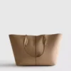 Bolso tipo tote con panel de gamuza sintética