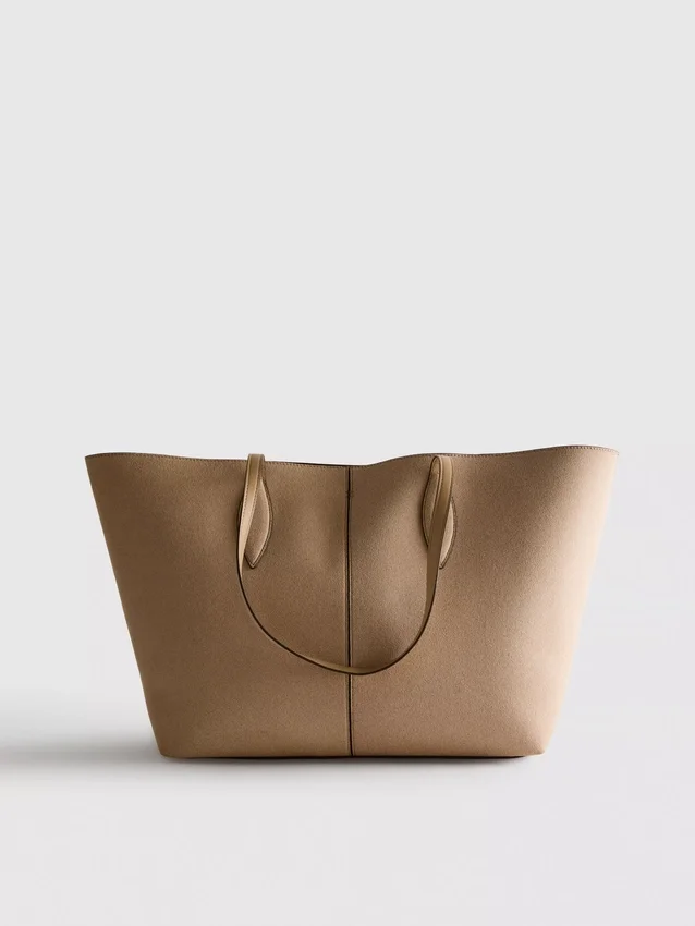 Bolso tipo tote con panel de gamuza sintética