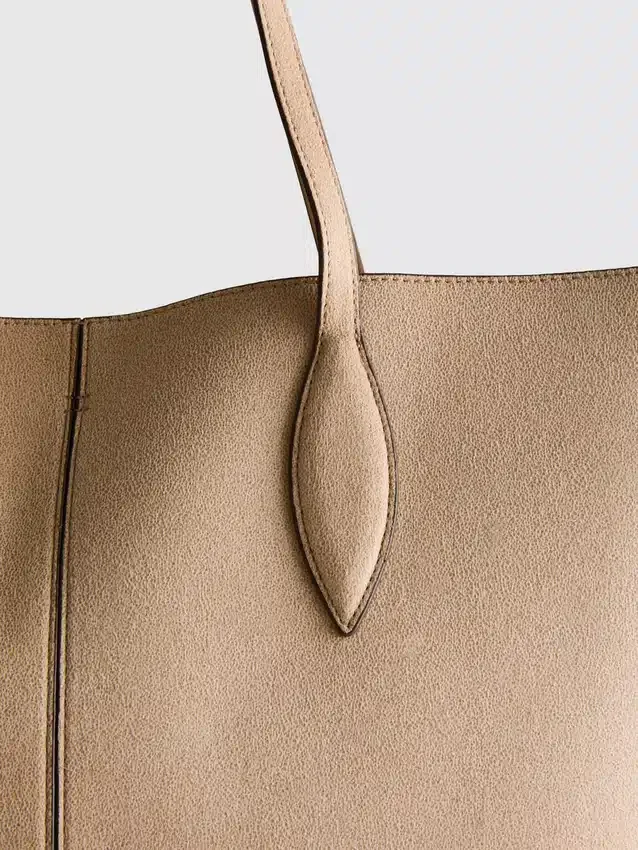 Bolso tipo tote con panel de gamuza sintética