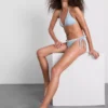 Braguita de bikini de cuadros vichy con ribete de margaritas