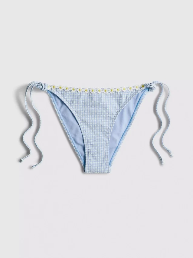 Braguita de bikini de cuadros vichy con ribete de margaritas