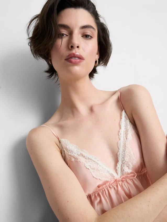 Bralette tipo babydoll de encaje y satén nupcial