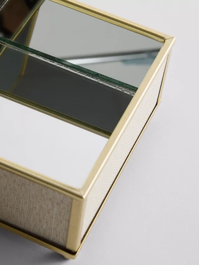 Caja de joyas con espejo