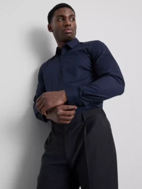 Camisa ajustada elástica con botones